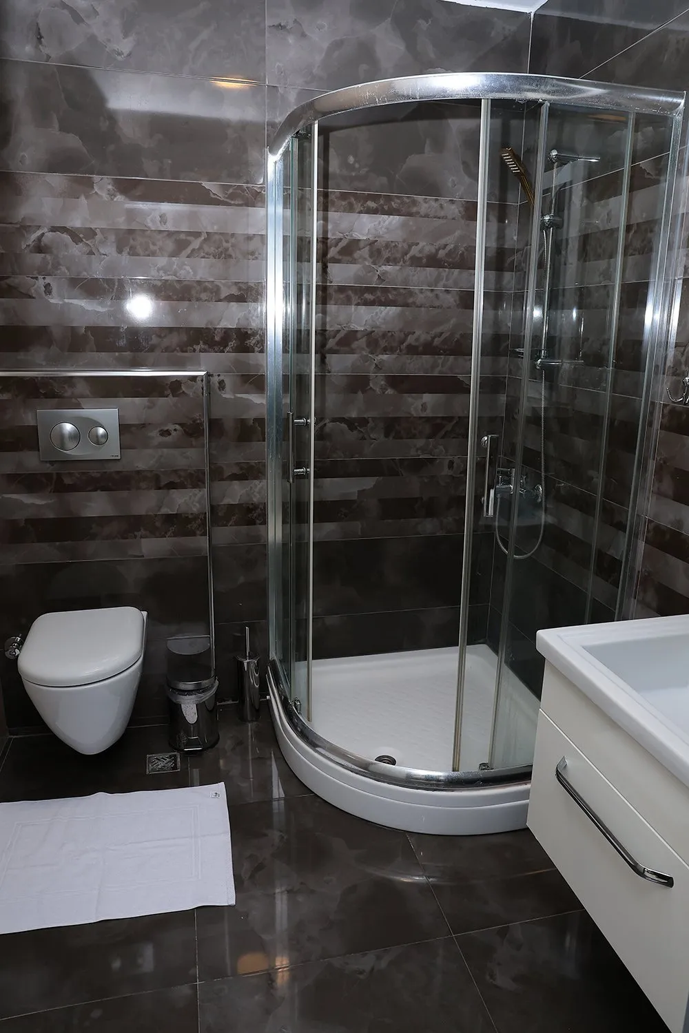 Asrın Güzel Yalı Apartı