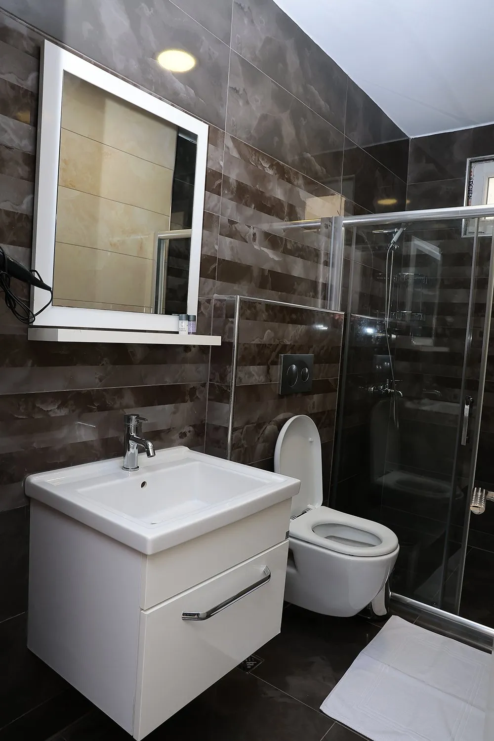 Asrın Güzel Yalı Apartı